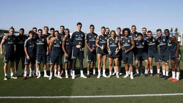 Topsports发布了人员变动公告：在选秀中选中了四名选手：沈电、小悠、瓜瓜和胖球