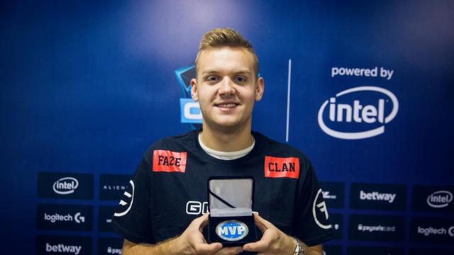 电竞比分森哥直播爆料V社不允许XG在TI前临时换人